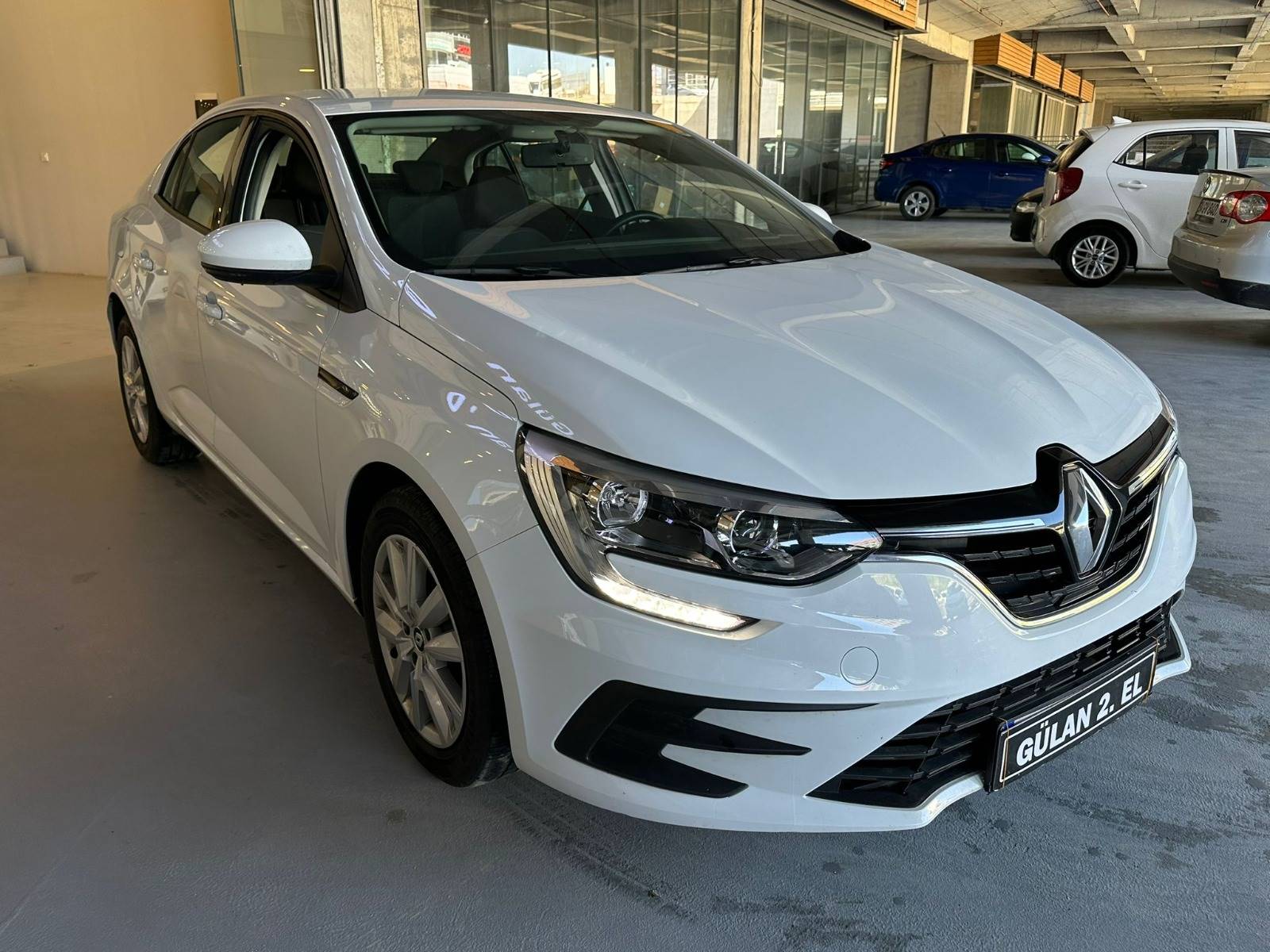 El Renault Megane Sedan Tce Joy Edc Otomatik Benzin Beyaz