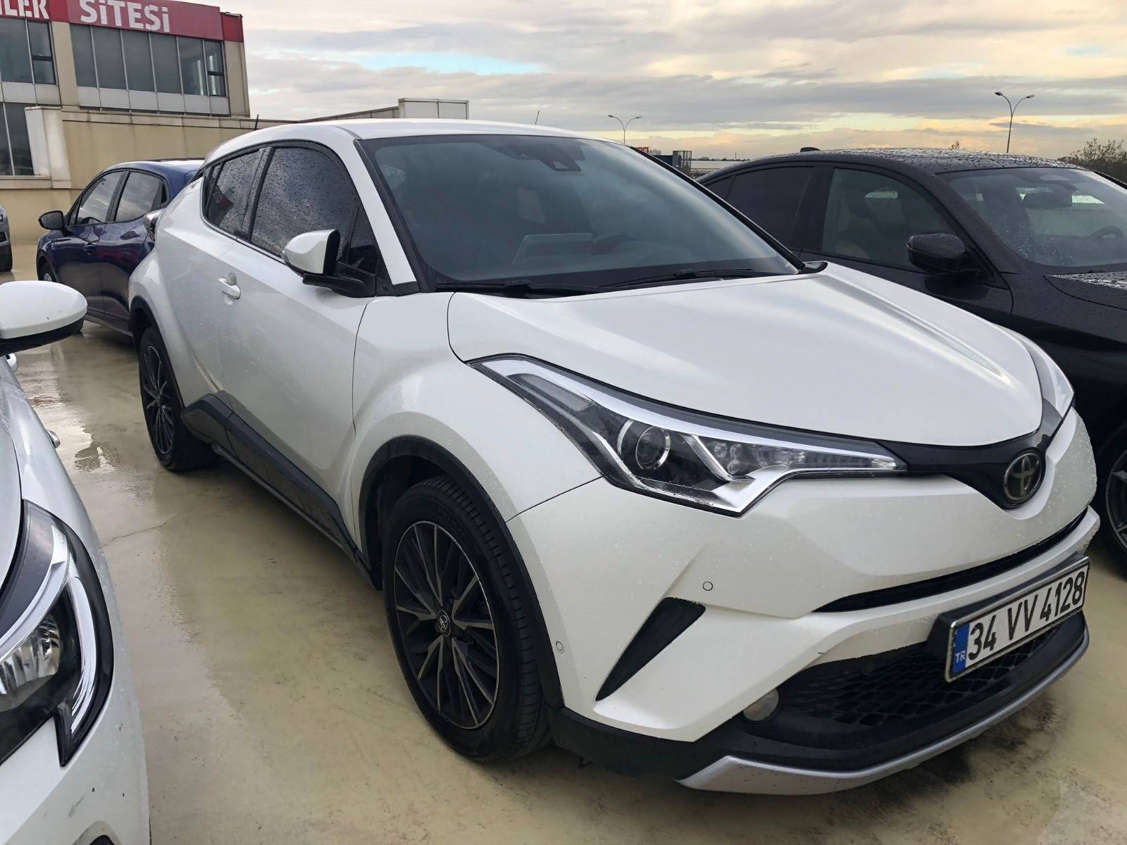 2 El Toyota C HR Crossover 1 8 Hybrid 4x2 Flame E CVT Otomatik