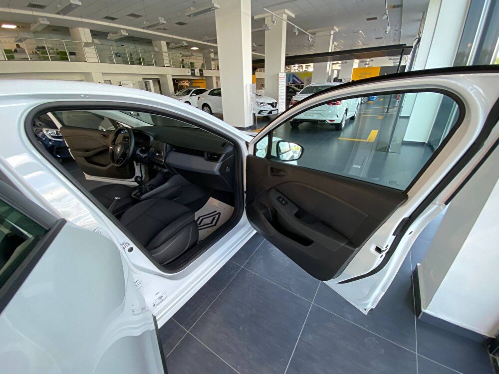 renault marka, clio hatchback 1.0 sce joy model,  manuel vites, benzin yakıt tipli otomobil 2