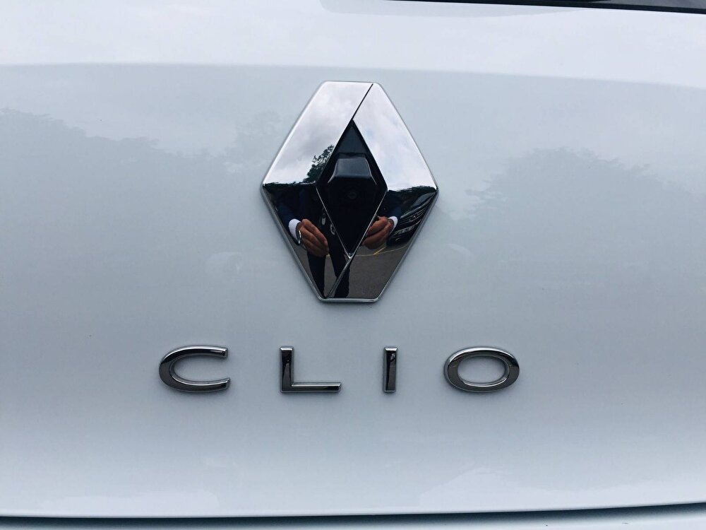 renault marka, clio hatchback 1.3 tce touch edc model,  otomatik vites, benzin yakıt tipli otomobil 2