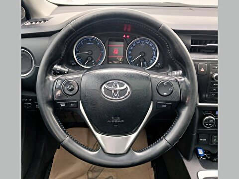 Toyota, Auris, Hatchback 1.4 D-4D Premium, Manuel, Dizel 2. el otomobil | renew Mobile