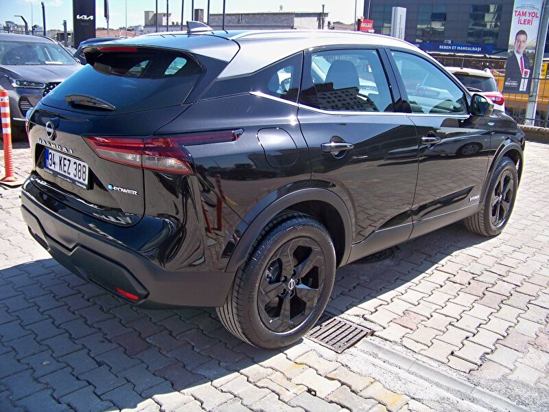 2023 Hybrid Otomatik Nissan Qashqai Siyah YÜZBAŞIOĞLU