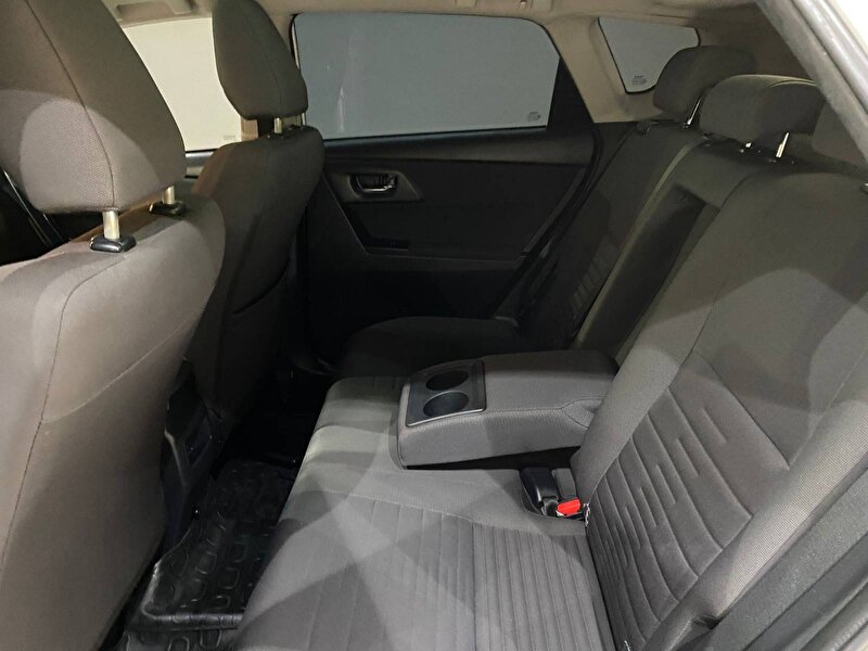 Toyota Auris Hatchback 1.4 D-4D Advance Skypack