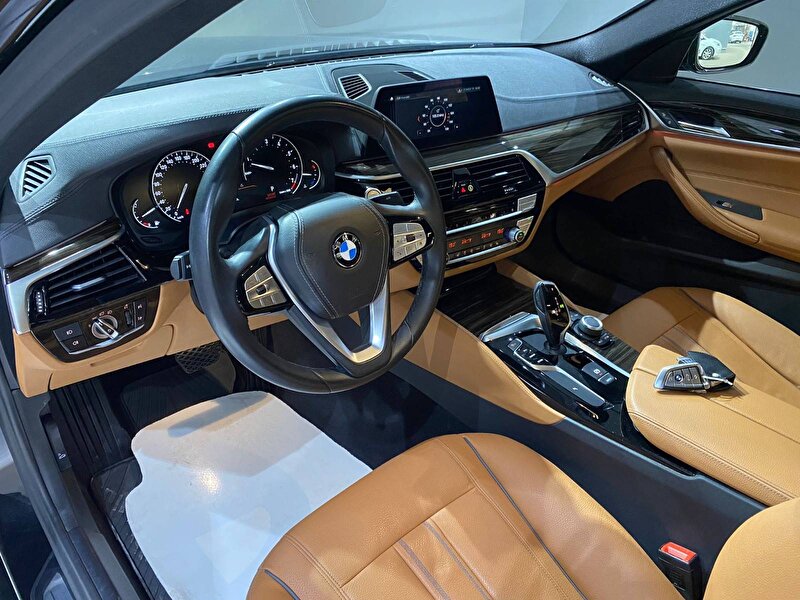 BMW 5 Serisi Sedan 520i Luxury Line Otomatik