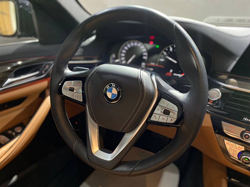 BMW 5 Serisi Sedan 520i Luxury Line Otomatik