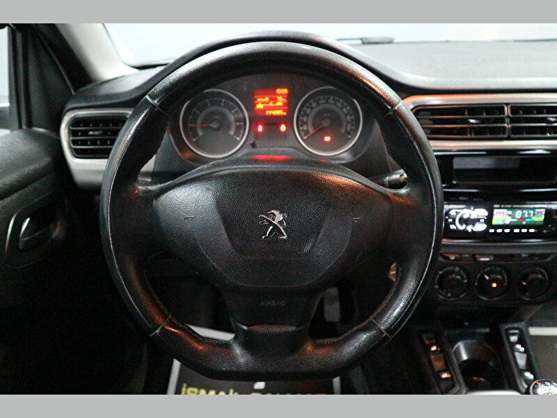 Peugeot 301 Sedan 1.6 HDI Active