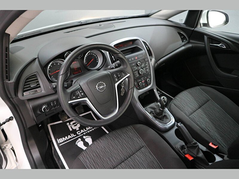Opel Astra Sedan 1.4 Turbo Edition Plus