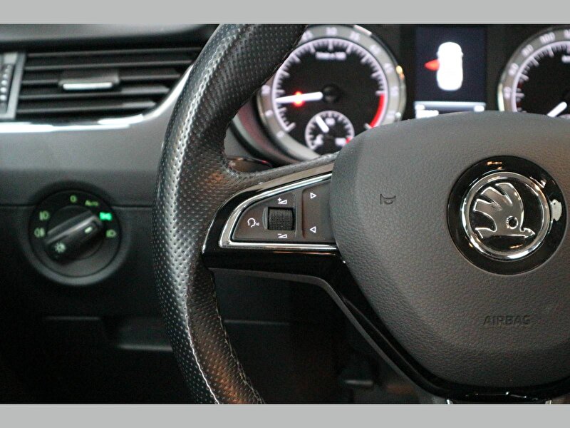 Skoda Octavia Hatchback 1.6 TDI GreenTec Style DSG