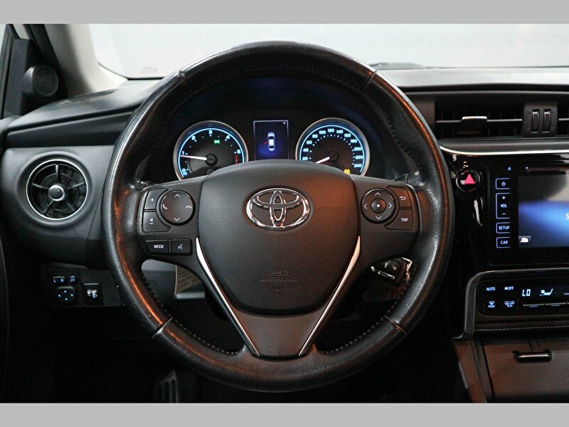 Toyota Corolla Sedan 1.4 D-4D Touch M/M